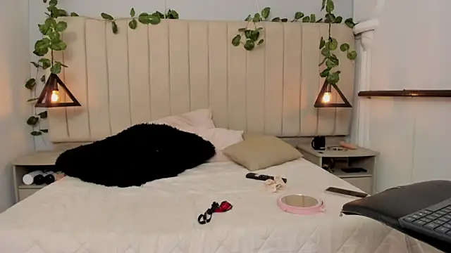 Snapshot of Amelia_Brixton chatting on 11.30.25 Amelia Brixton online show from 11.30.25