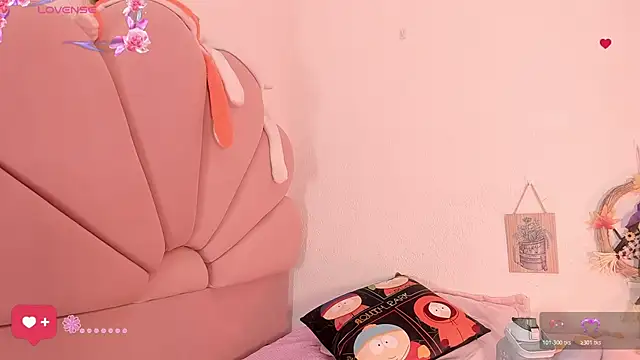 Snapshot of madeliin_clerk chatting on 11.26.25 madeliin clerk online show from 11.26.25