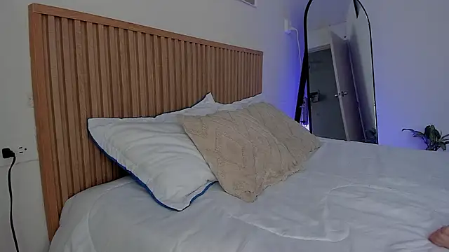 Little Emma 11 online show from 02.06.26