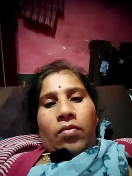 Snapshot of OliveGreen22 chatting on 11.01.25 OliveGreen22 online show from 11.01.25