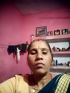 Snapshot of OliveGreen22 chatting on 11.04.25 OliveGreen22 online show from 11.04.25