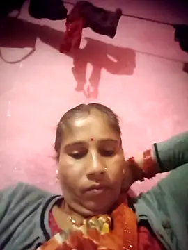 Snapshot of OliveGreen22 chatting on 11.10.25 OliveGreen22 online show from 11.10.25