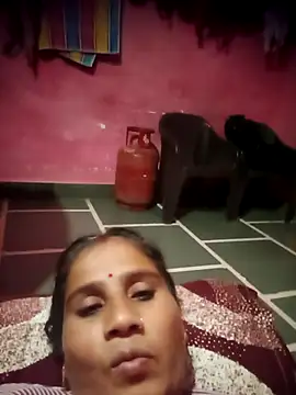 Snapshot of OliveGreen22 chatting on 11.11.25 OliveGreen22 online show from 11.11.25