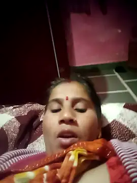 Snapshot of OliveGreen22 chatting on 11.12.25 OliveGreen22 online show from 11.12.25