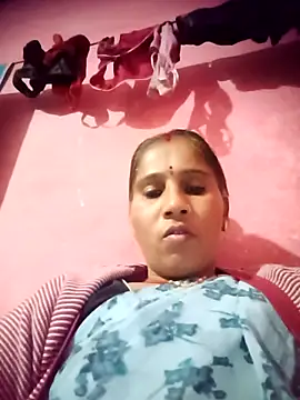 Snapshot of OliveGreen22 chatting on 11.13.25 OliveGreen22 online show from 11.13.25