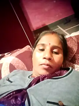 Snapshot of OliveGreen22 chatting on 11.20.25 OliveGreen22 online show from 11.20.25