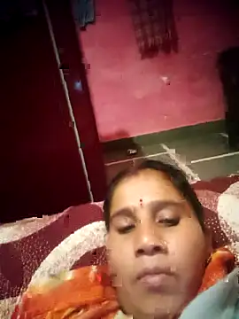 Snapshot of OliveGreen22 chatting on 11.22.25 OliveGreen22 online show from 11.22.25