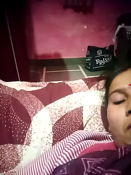 Snapshot of OliveGreen22 chatting on 11.24.25 OliveGreen22 online show from 11.24.25