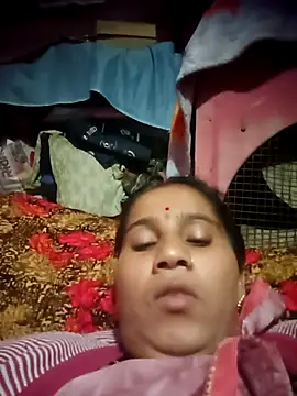 Snapshot of OliveGreen22 chatting on 11.25.25 OliveGreen22 online show from 11.25.25