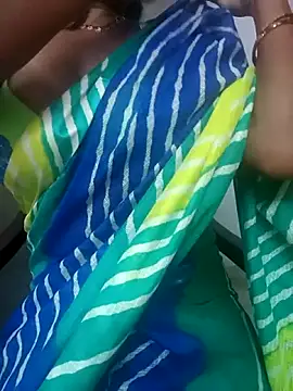 Snapshot of Sravya__ chatting on 10.21.25 Sravya online show from 10.21.25