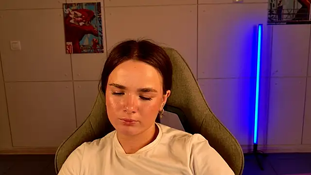 Snapshot of May_Bloom chatting on 10.27.25 May Bloom online show from 10.27.25