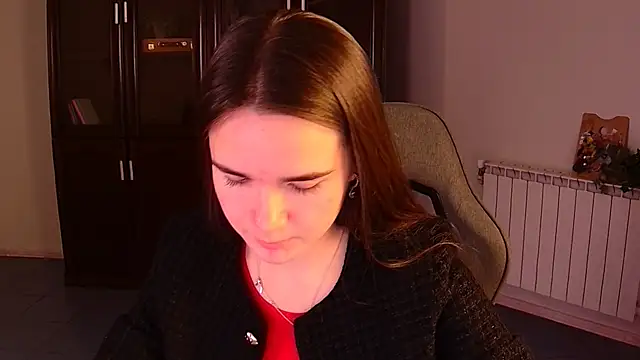 Snapshot of May_Bloom chatting on 11.05.25 May Bloom online show from 11.05.25