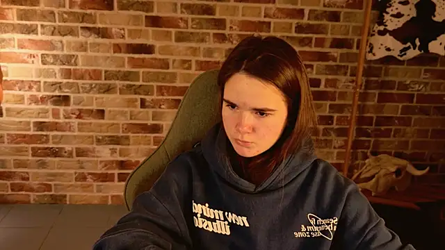 Snapshot of May_Bloom chatting on 11.21.25 May Bloom online show from 11.21.25