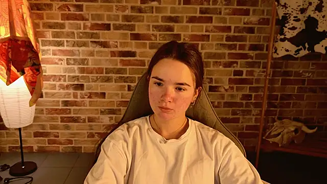 Snapshot of May_Bloom chatting on 11.24.25 May Bloom online show from 11.24.25