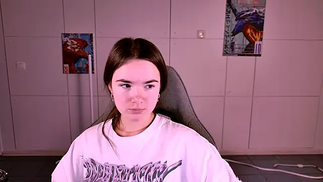 Snapshot of May_Bloom chatting on 11.27.25 May Bloom online show from 11.27.25