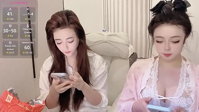 Kinadolly online show from 12.23.25