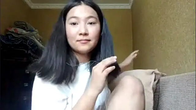 Snapshot of LinneaHyles chatting on 10.27.25 LinneaHyles online show from 10.27.25