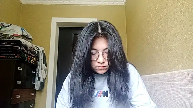 Snapshot of LinneaHyles chatting on 11.07.25 LinneaHyles online show from 11.07.25