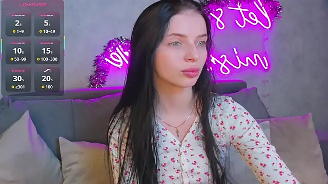 Eva Mayers online show from 01.12.26