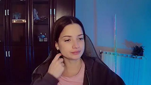 KiraVair online show from 11.12.25