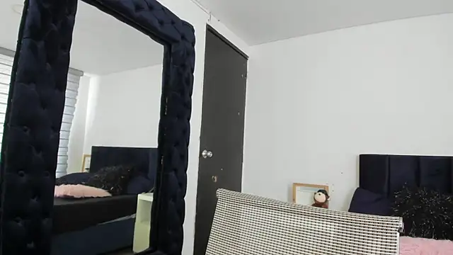 melanie roux   online show from 04.20.26