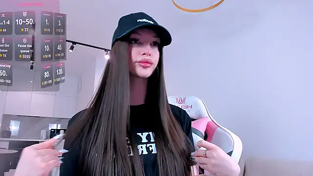 Snapshot of khloeforever chatting on 02.04.26 khloeforever online show from 02.04.26