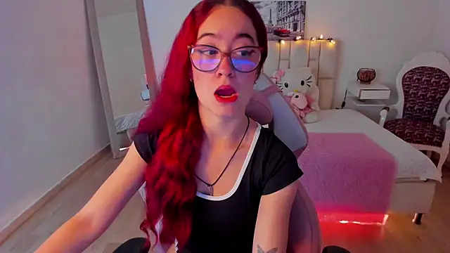 Snapshot of Amaraa_couper1 chatting on 11.08.25 Amaraa couper1 online show from 11.08.25