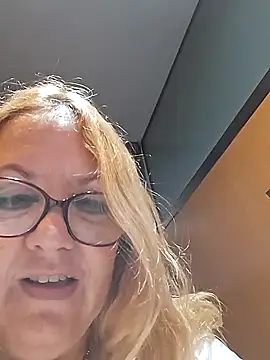 Snapshot of JennyInVegas chatting on 04.01.26 JennyInVegas online show from 04.01.26