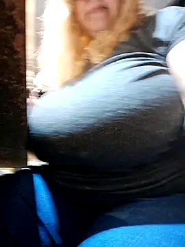 Snapshot of JennyInVegas chatting on 04.15.26 JennyInVegas online show from 04.15.26