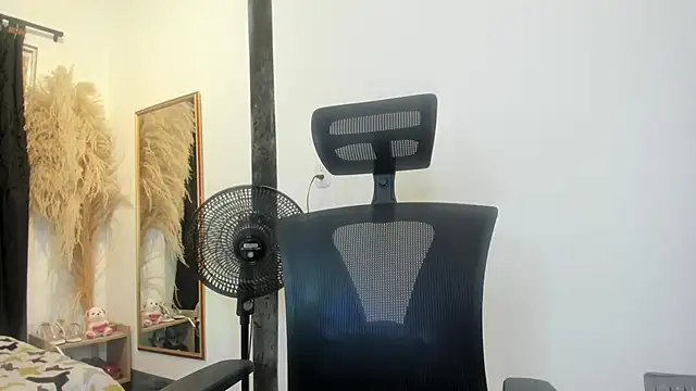 Snapshot of Inaya_Khalifa chatting on 02.17.26 Inaya Khalifa online show from 02.17.26