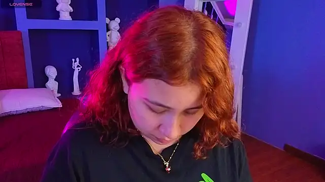 littlee red online show from 05.10.26