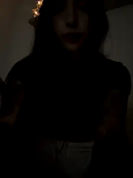 Snapshot of valeriahornier chatting on 12.22.25 valeriahornier online show from 12.22.25