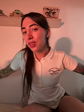 Snapshot of valeriahornier chatting on 02.17.26 valeriahornier online show from 02.17.26