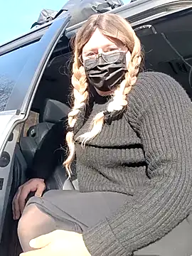 Snapshot of Ashley-Amber_Dragon chatting on 12.22.25 Ashley-Amber Dragon online show from 12.22.25