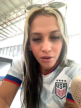 Snapshot of KIMBERLYPULIDO chatting on 11.04.25 KIMBERLYPULIDO online show from 11.04.25