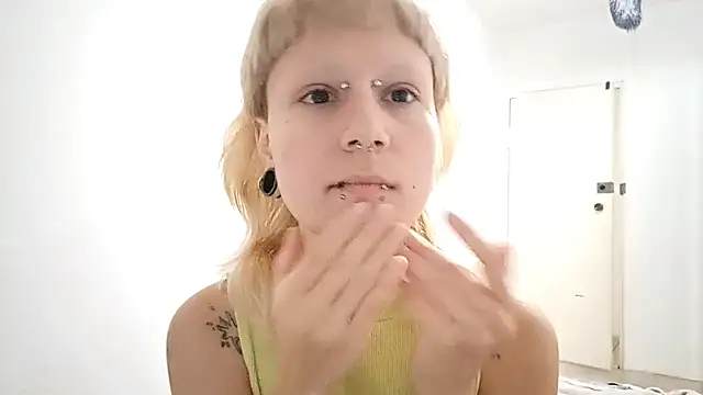 Snapshot of VetaBeghtol chatting on 10.21.25 VetaBeghtol online show from 10.21.25