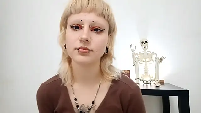 Snapshot of VetaBeghtol chatting on 10.22.25 VetaBeghtol online show from 10.22.25