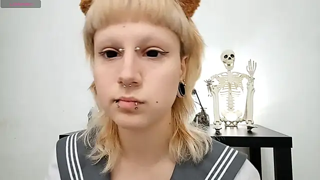 Snapshot of VetaBeghtol chatting on 10.25.25 VetaBeghtol online show from 10.25.25