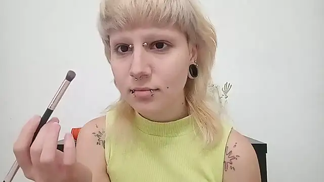 Snapshot of VetaBeghtol chatting on 11.20.25 VetaBeghtol online show from 11.20.25