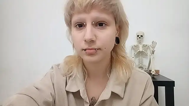 Snapshot of VetaBeghtol chatting on 11.21.25 VetaBeghtol online show from 11.21.25