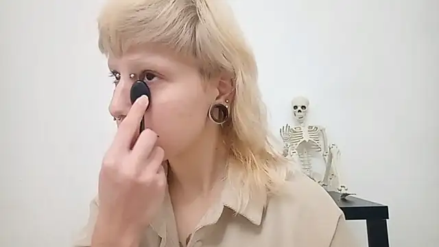 Snapshot of VetaBeghtol chatting on 11.23.25 VetaBeghtol online show from 11.23.25