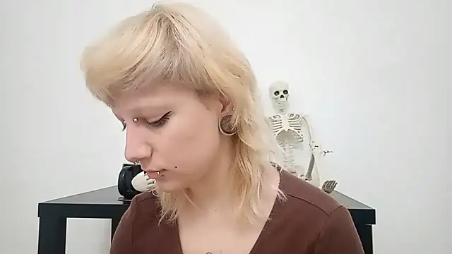 Snapshot of VetaBeghtol chatting on 11.24.25 VetaBeghtol online show from 11.24.25