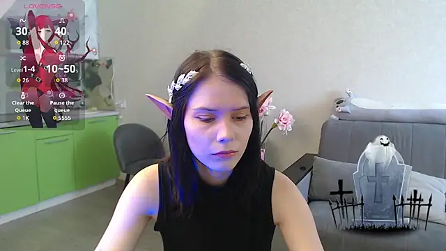 Snapshot of Mell_Hyees chatting on 10.30.25 Mell Hyees online show from 10.30.25