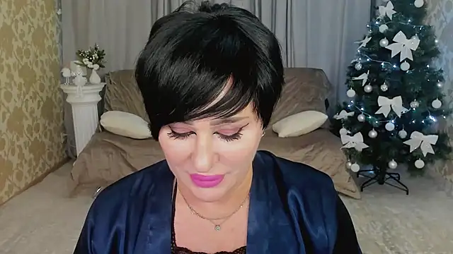 KiraTempt online show from 12.18.25