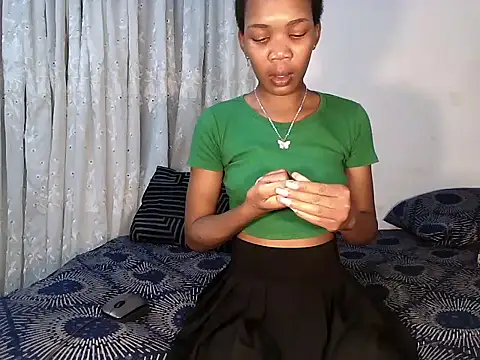 MinnieBee101 online show from 02.06.26