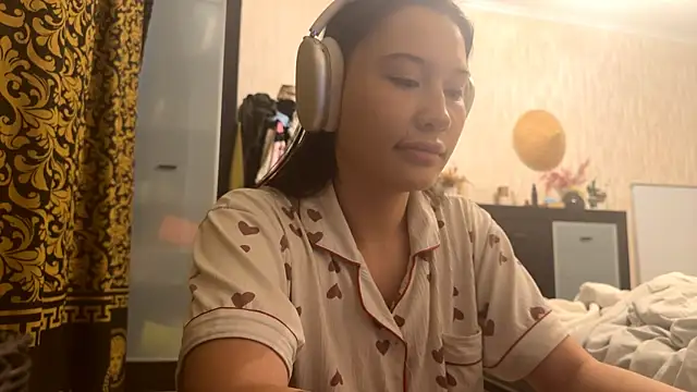 Snapshot of YourCoreanmiracle chatting on 11.14.25 YourCoreanmiracle online show from 11.14.25