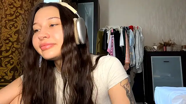 Snapshot of YourCoreanmiracle chatting on 11.20.25 YourCoreanmiracle online show from 11.20.25