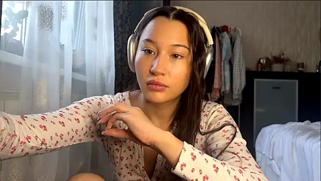 Snapshot of YourCoreanmiracle chatting on 11.23.25 YourCoreanmiracle online show from 11.23.25