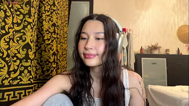 Snapshot of YourCoreanmiracle chatting on 11.24.25 YourCoreanmiracle online show from 11.24.25