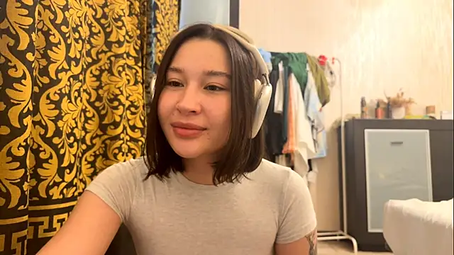 Snapshot of YourCoreanmiracle chatting on 12.03.25 YourCoreanmiracle online show from 12.03.25